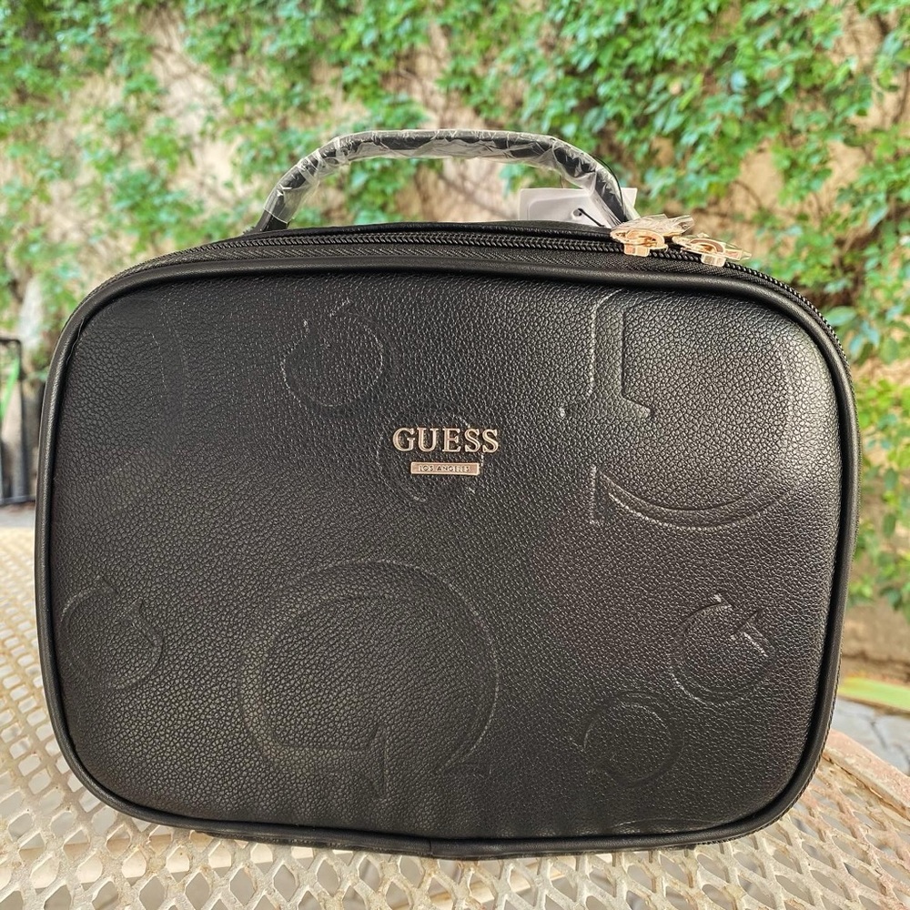 NWT Guess Woman's small cosmetic black bag - Picture 1 of 9